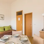 Awesome Apartment In Makarska With Kitchen