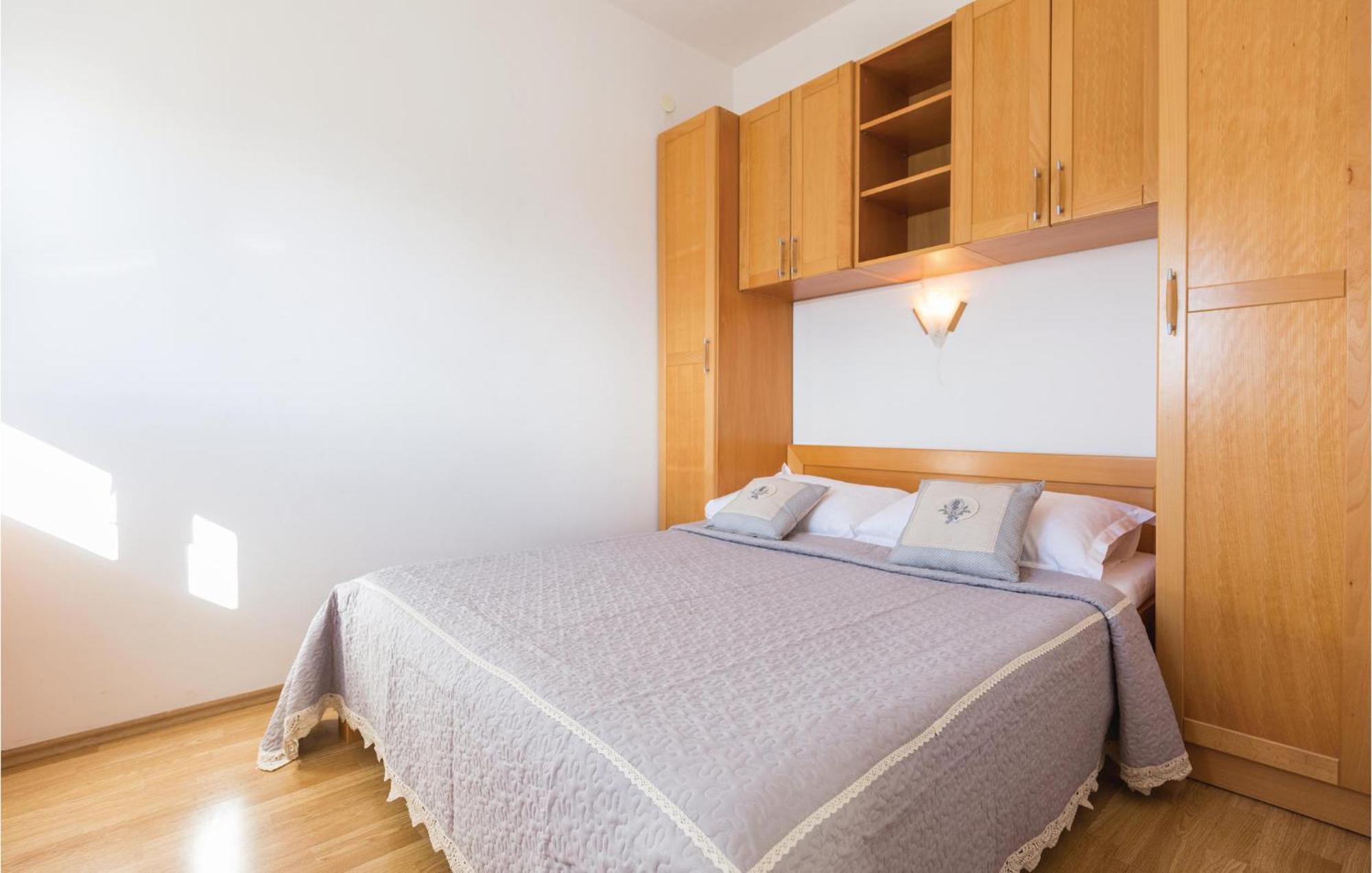 Awesome In With Kitchen Apartment *